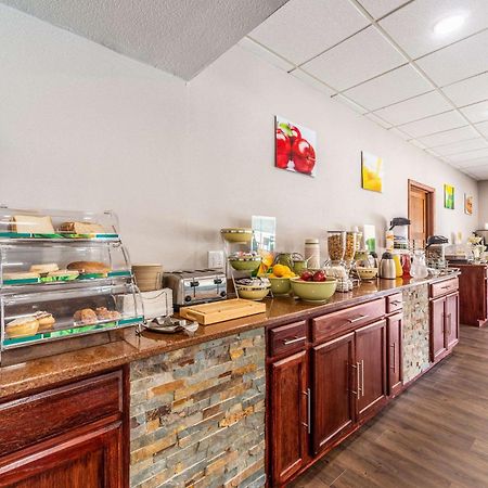 Quality Inn & Suites Vandalia Near I-70 And Hwy 51 Εξωτερικό φωτογραφία