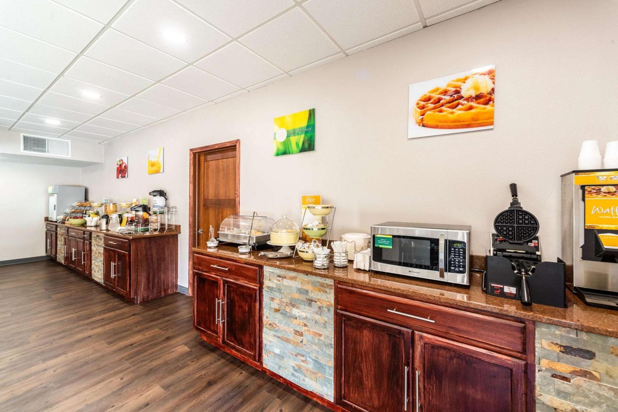Quality Inn & Suites Vandalia Near I-70 And Hwy 51 Εξωτερικό φωτογραφία