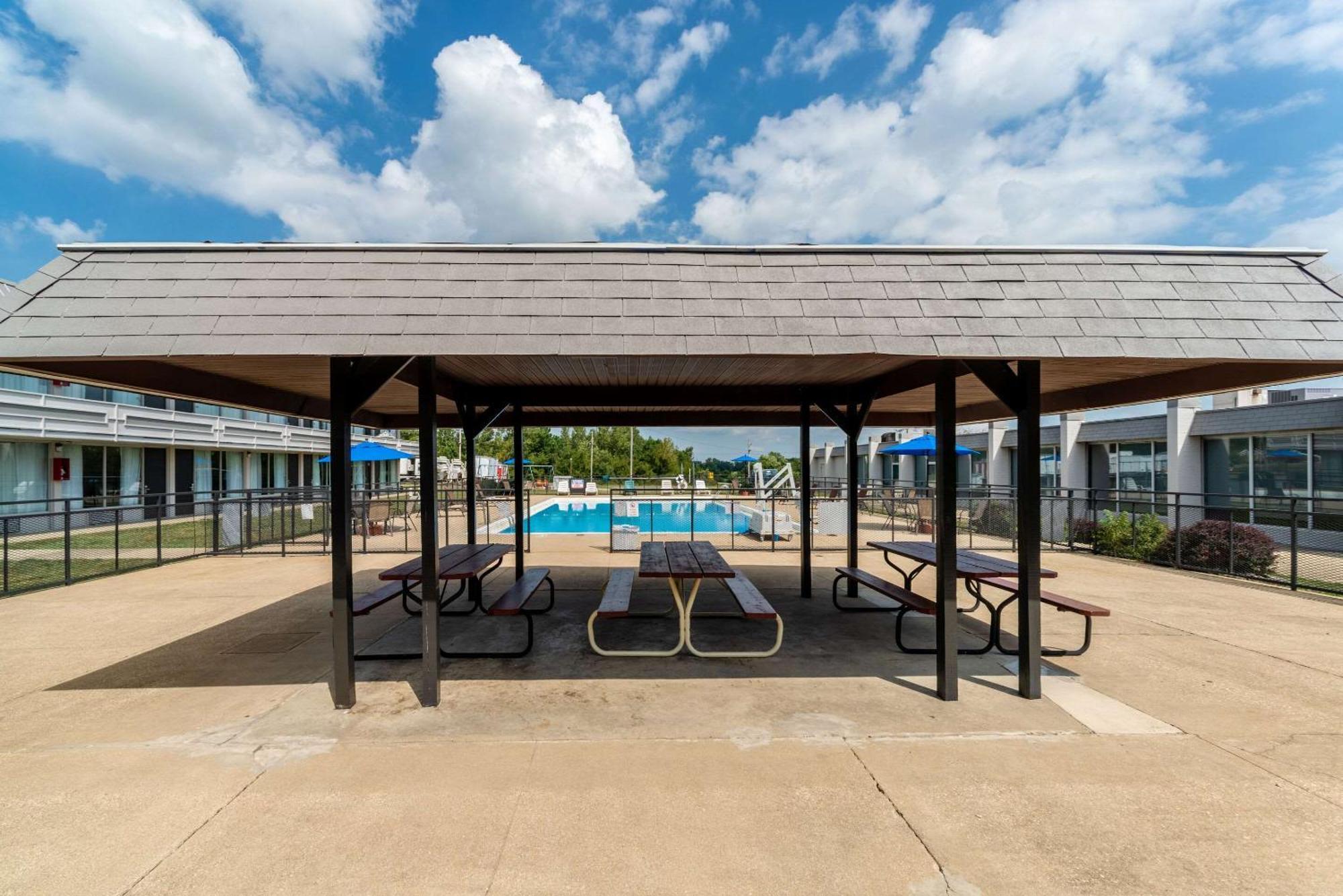 Quality Inn & Suites Vandalia Near I-70 And Hwy 51 Εξωτερικό φωτογραφία