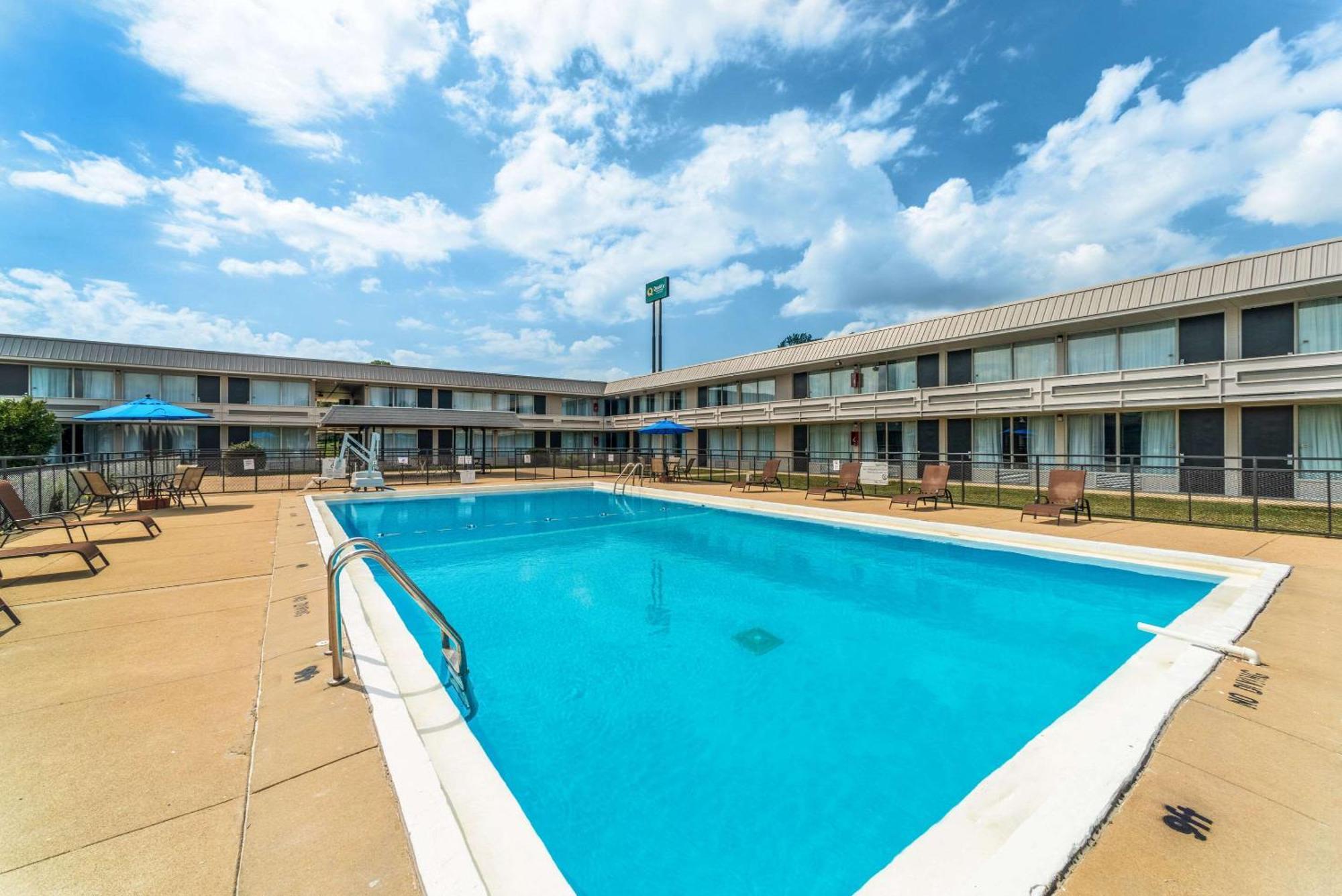 Quality Inn & Suites Vandalia Near I-70 And Hwy 51 Εξωτερικό φωτογραφία