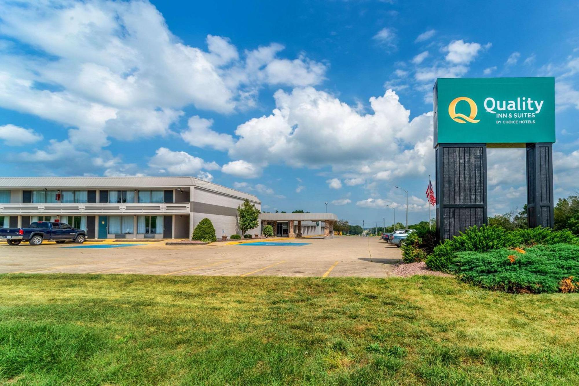 Quality Inn & Suites Vandalia Near I-70 And Hwy 51 Εξωτερικό φωτογραφία