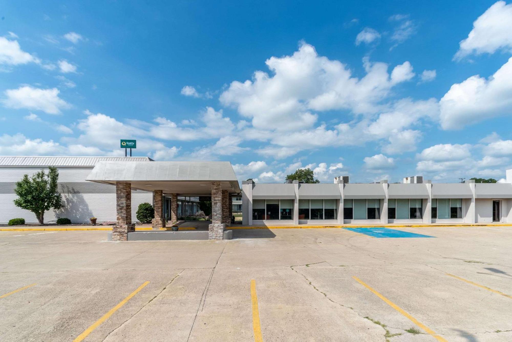 Quality Inn & Suites Vandalia Near I-70 And Hwy 51 Εξωτερικό φωτογραφία