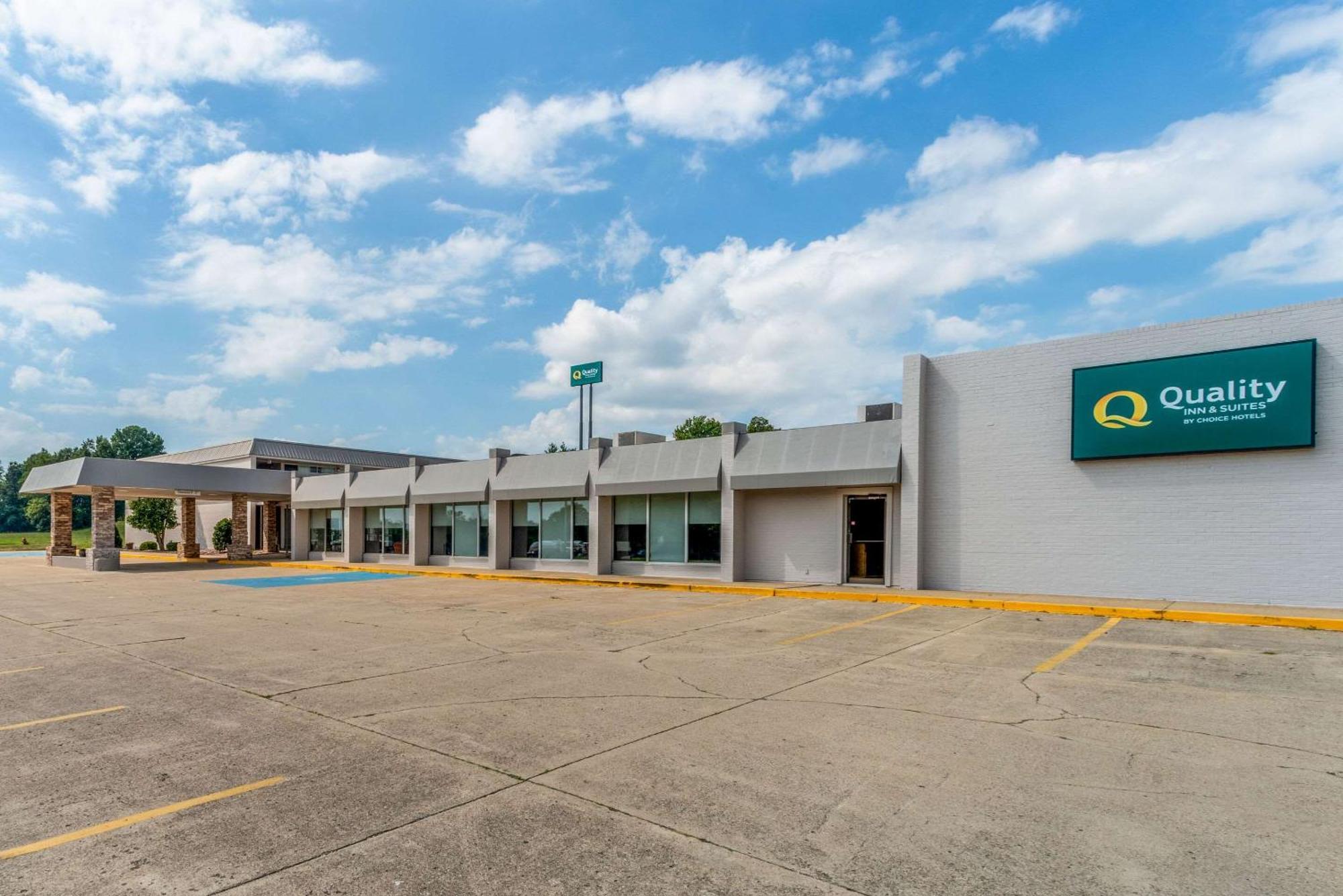 Quality Inn & Suites Vandalia Near I-70 And Hwy 51 Εξωτερικό φωτογραφία
