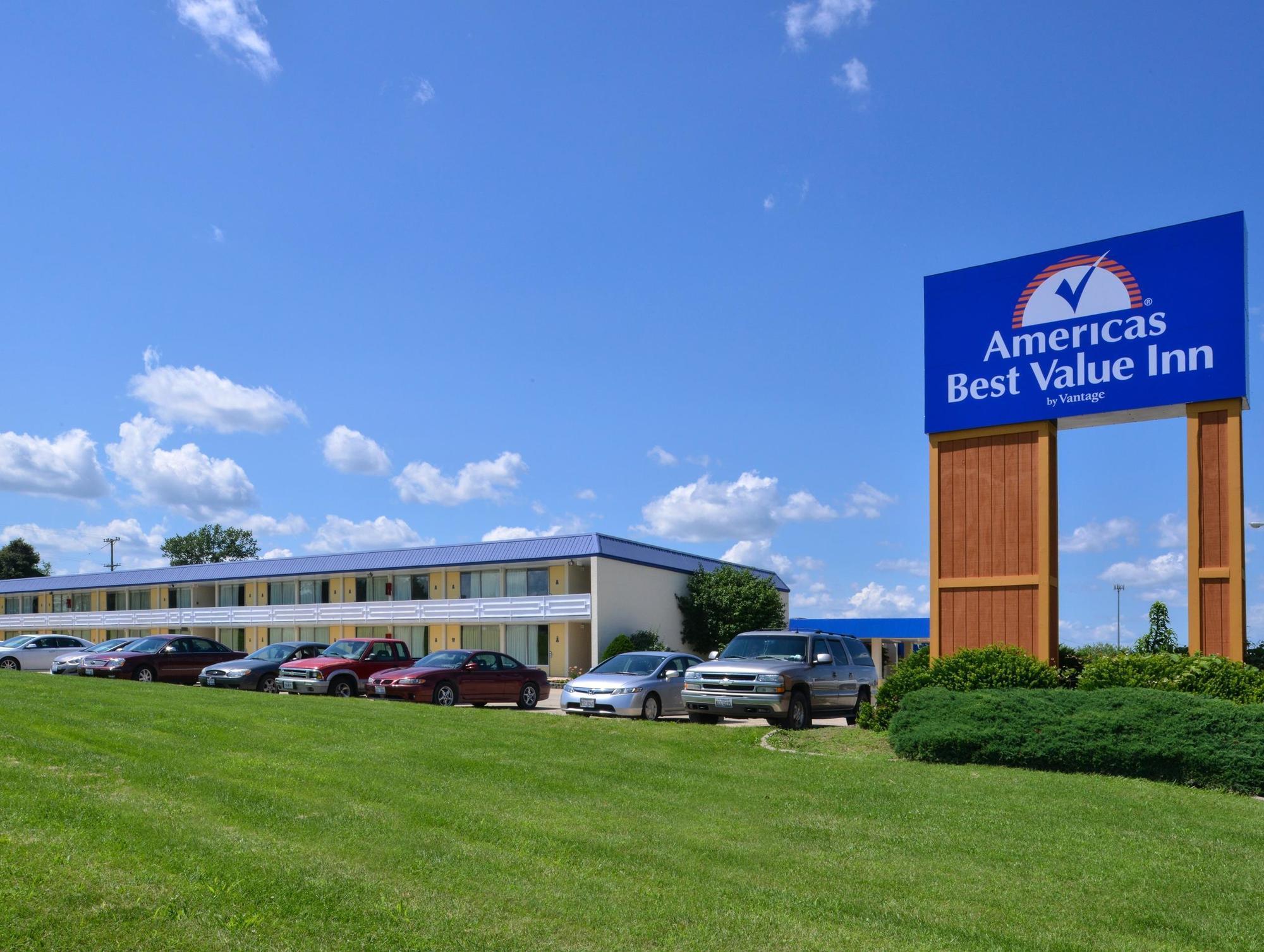 Quality Inn & Suites Vandalia Near I-70 And Hwy 51 Εξωτερικό φωτογραφία